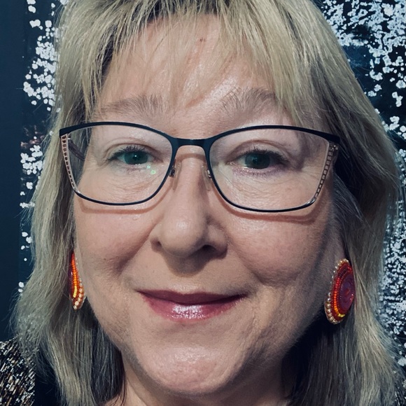 Meet your Posher, Karen 🇨🇦 - Picture 2 of 2